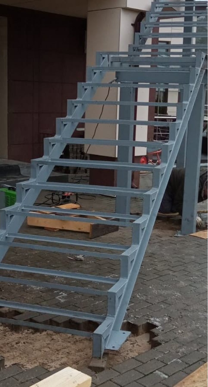 Лестница металлическая уличная