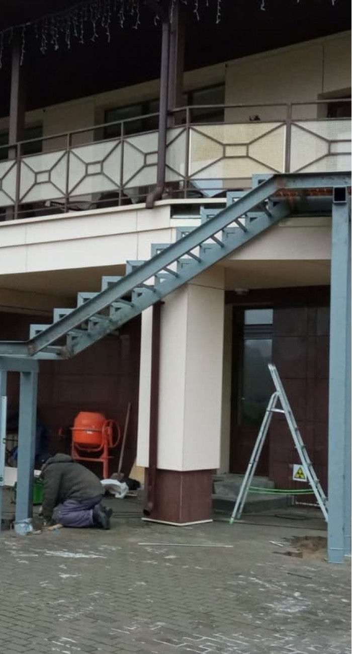 Лестница металлическая уличная