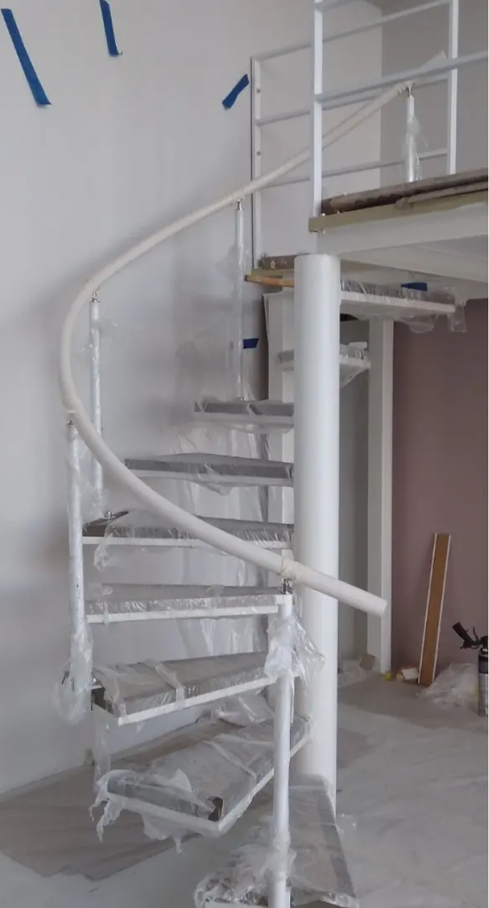Лестница металлическая на второй этаж