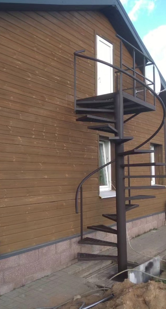 Лестница уличная винтовая