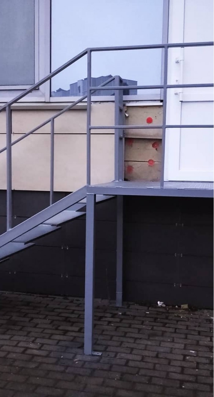 Лестница на крыльцо металлическая