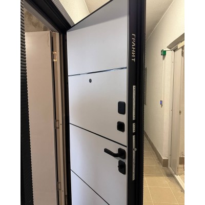 Входная дверь ГРАНИТ КОНТИНЕНТ-79